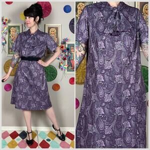 Vintage 1970s Purple Paisley Tie Neck Short Sleeve Shift Dress